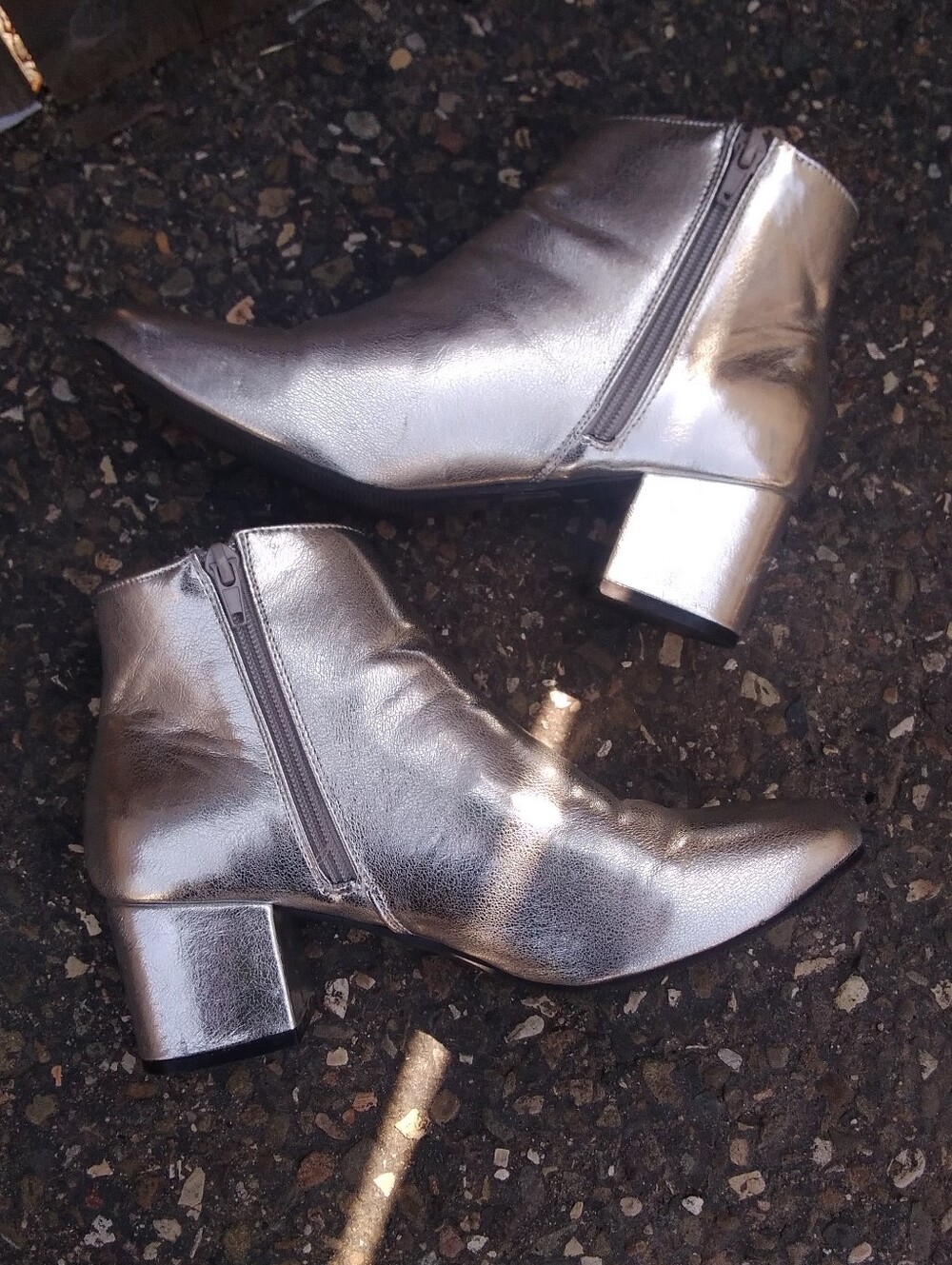 Qupid Silver Metallic Ankle Booties Womens Size 8 Heel Round Toe Mod